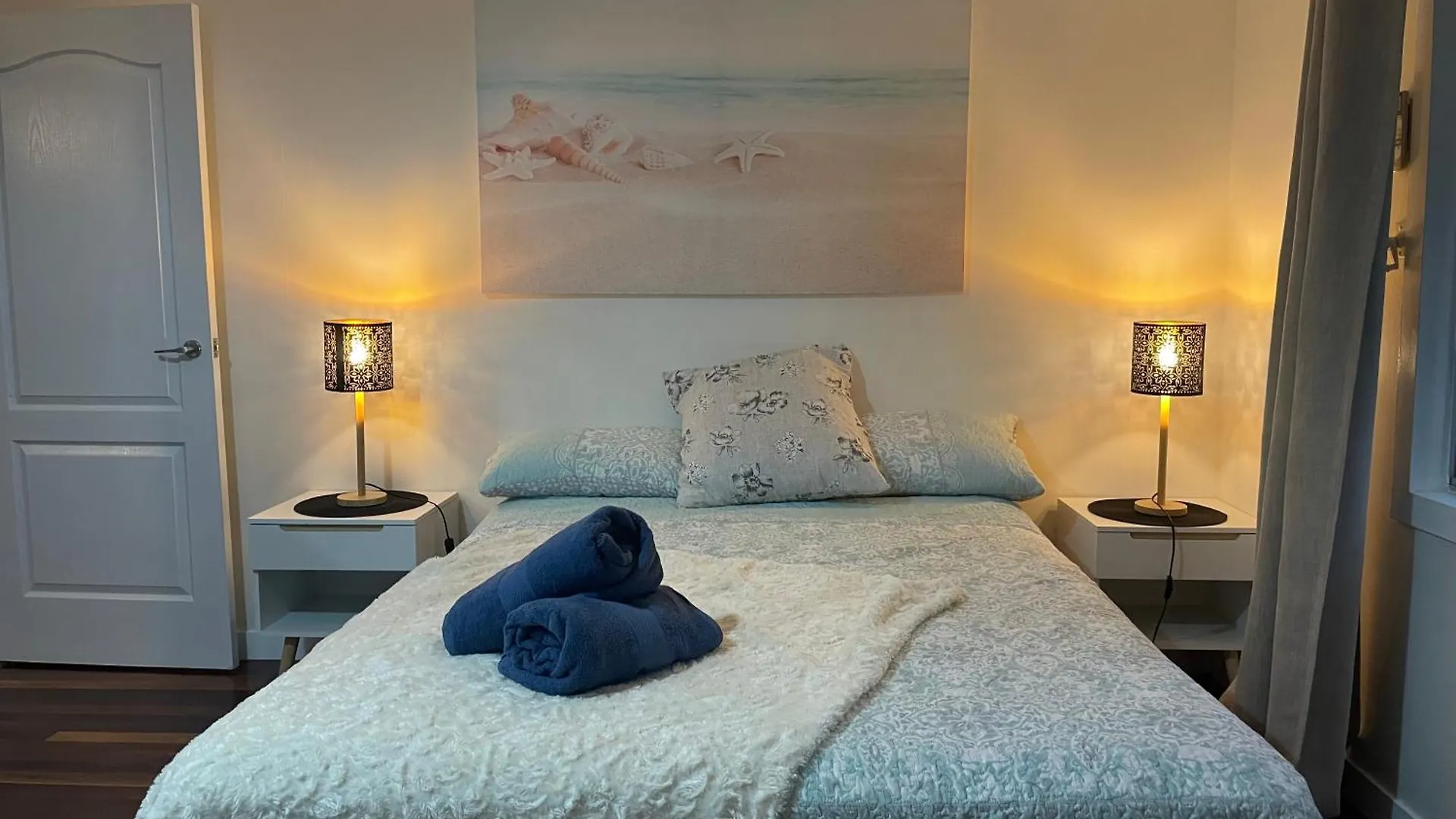 Holiday home Pet Friendly Beachfront Home- Sleeps 8 Toogoom