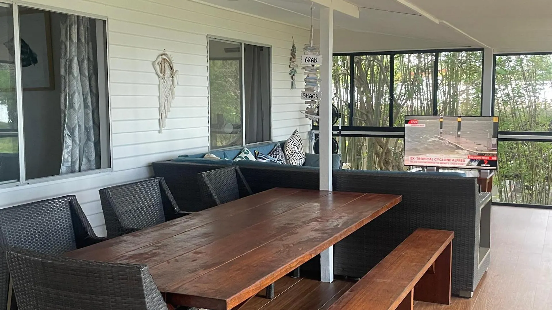 Pet Friendly Beachfront Home- Sleeps 8 Toogoom Australia
