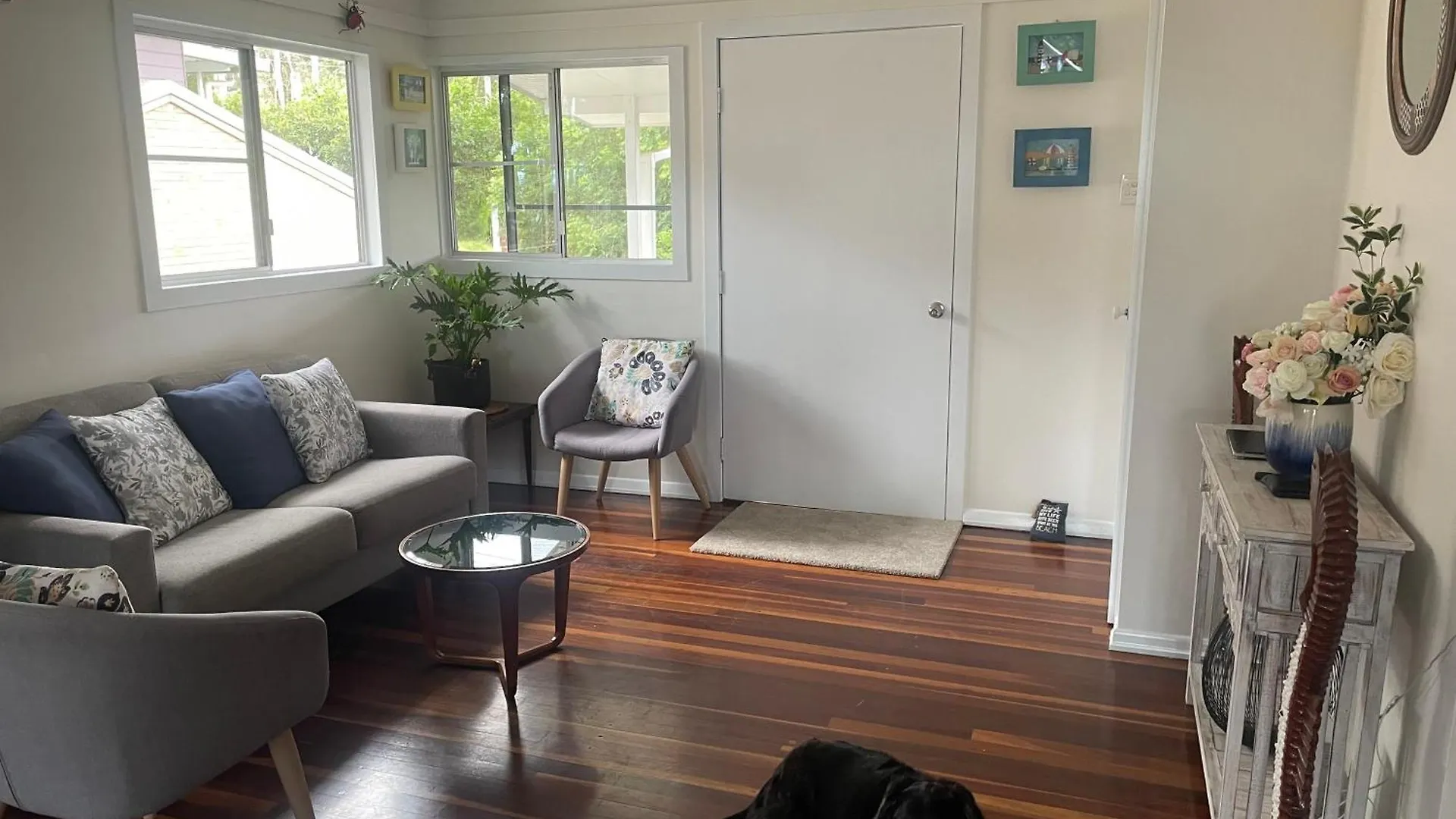 Pet Friendly Beachfront Home- Sleeps 8 Toogoom