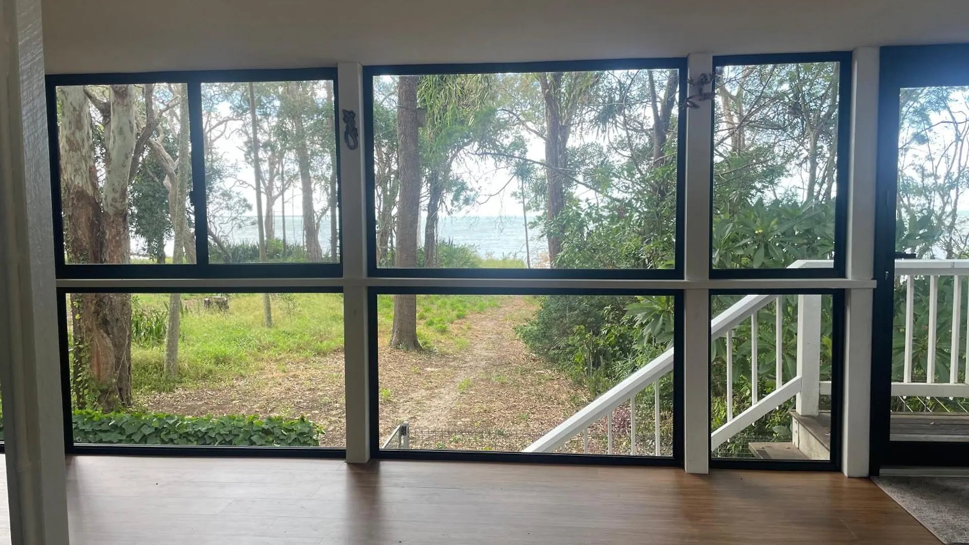 Pet Friendly Beachfront Home- Sleeps 8 Toogoom