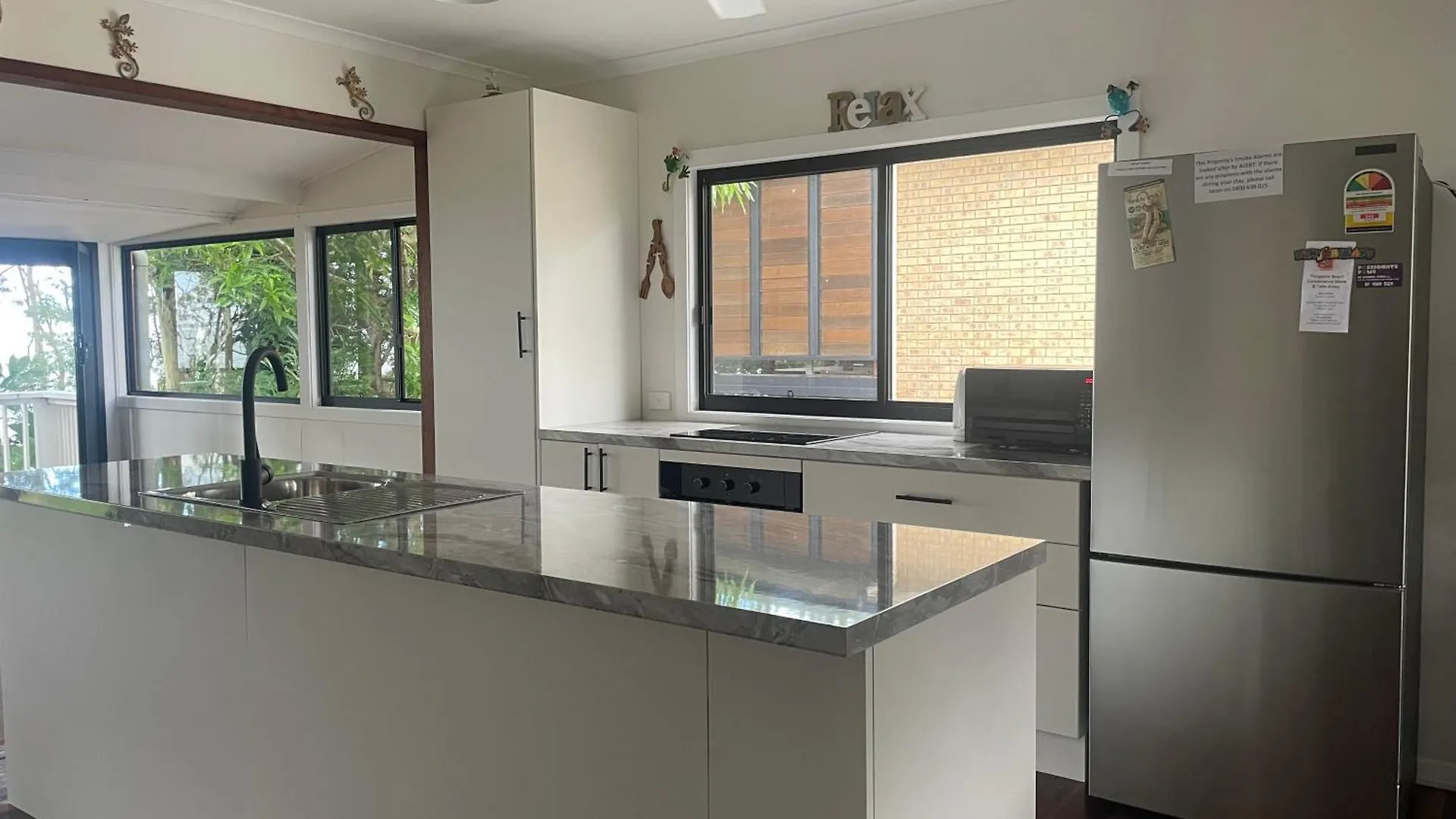 Pet Friendly Beachfront Home- Sleeps 8 Toogoom 0*,