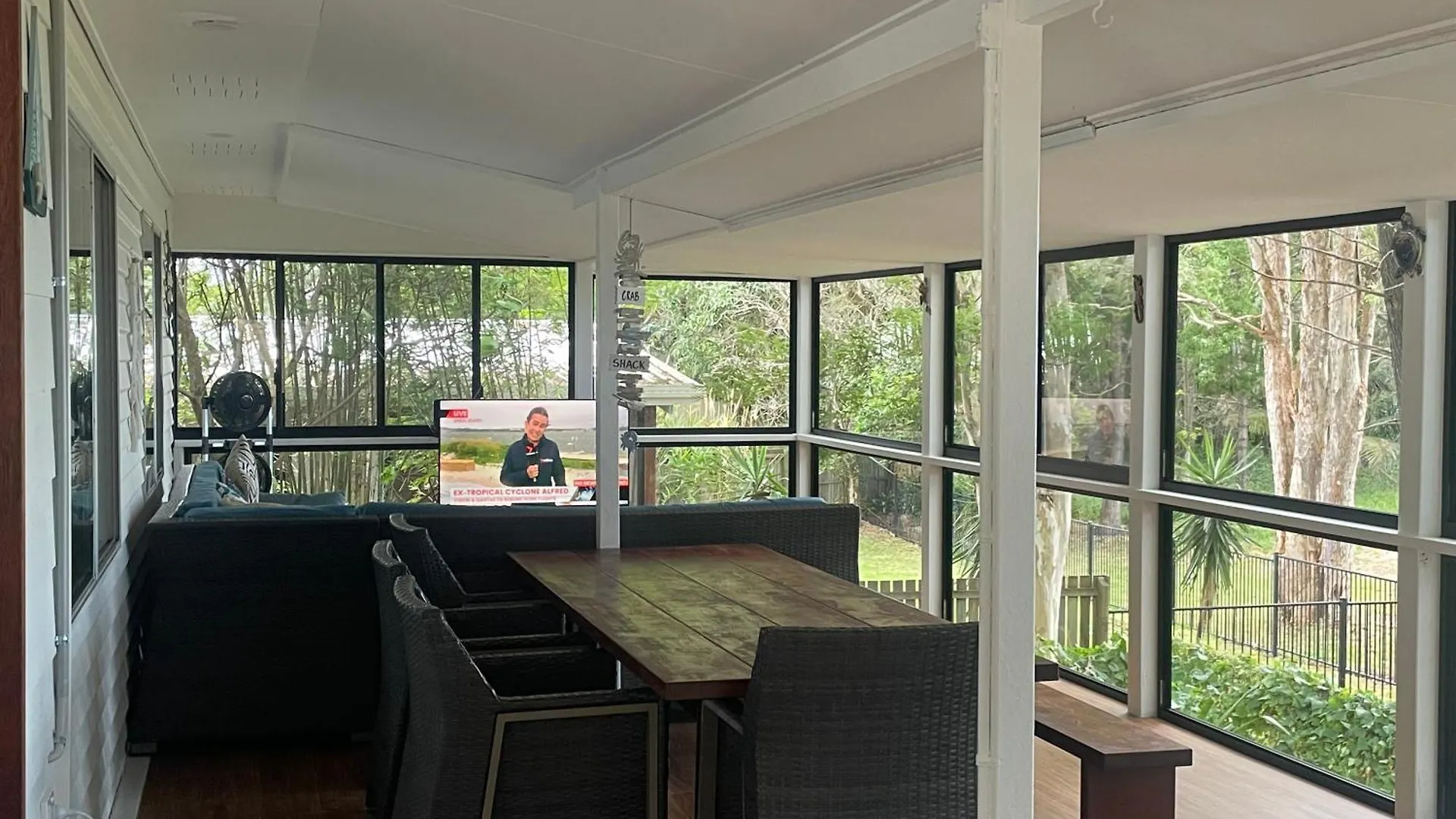 Pet Friendly Beachfront Home- Sleeps 8 Toogoom