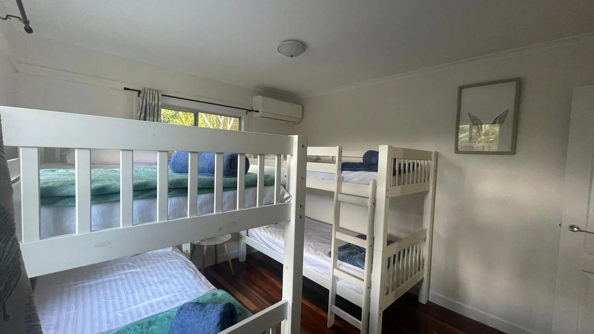 Holiday home Pet Friendly Beachfront Home- Sleeps 8 Toogoom