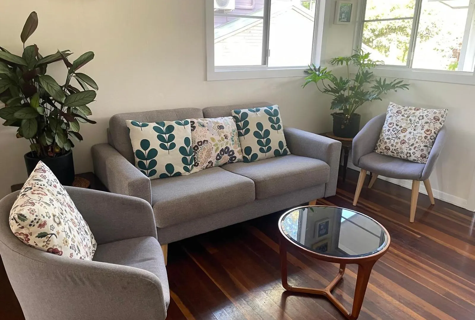 Pet Friendly Beachfront Home- Sleeps 8 Toogoom Holiday home