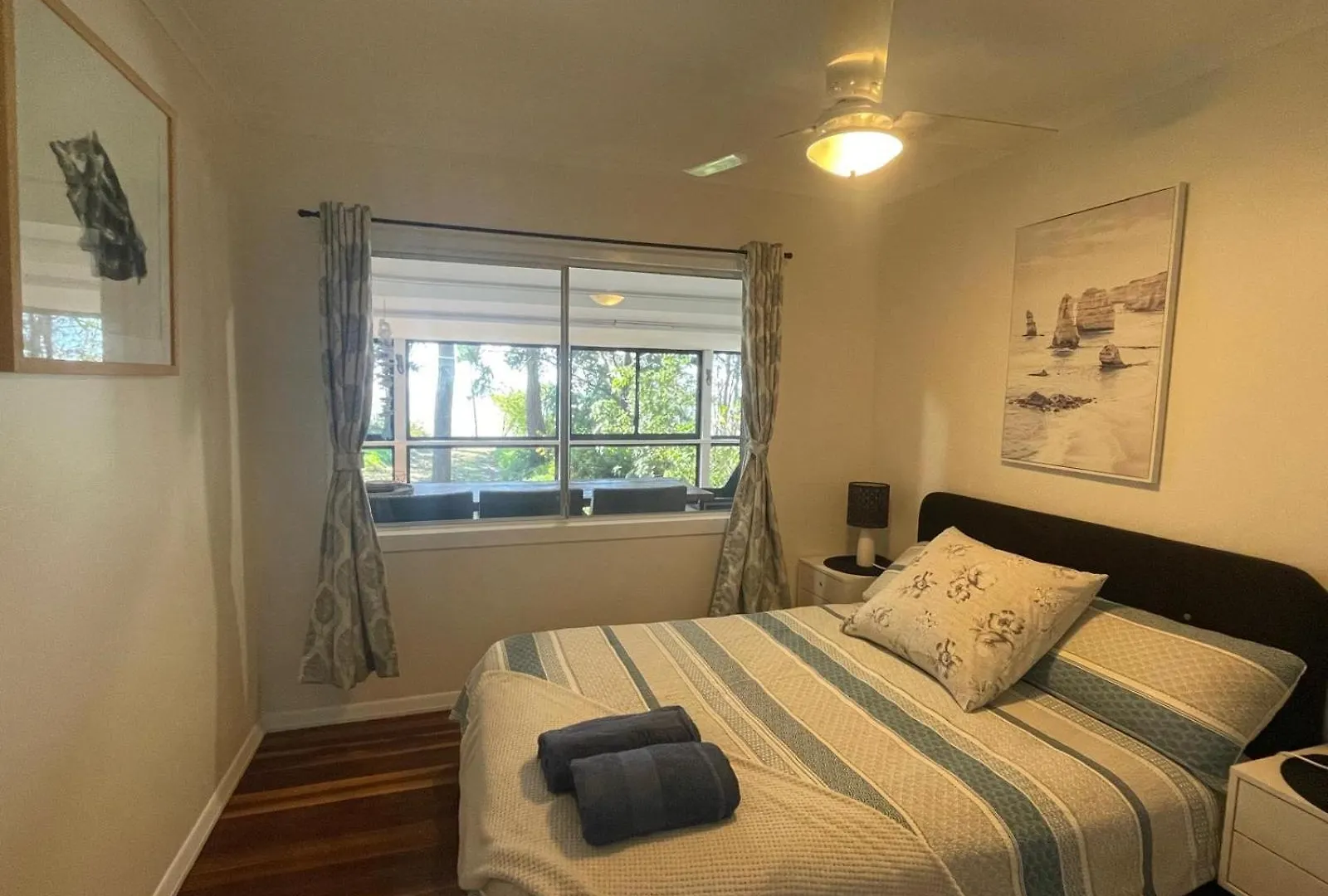 Pet Friendly Beachfront Home- Sleeps 8 Toogoom Holiday home