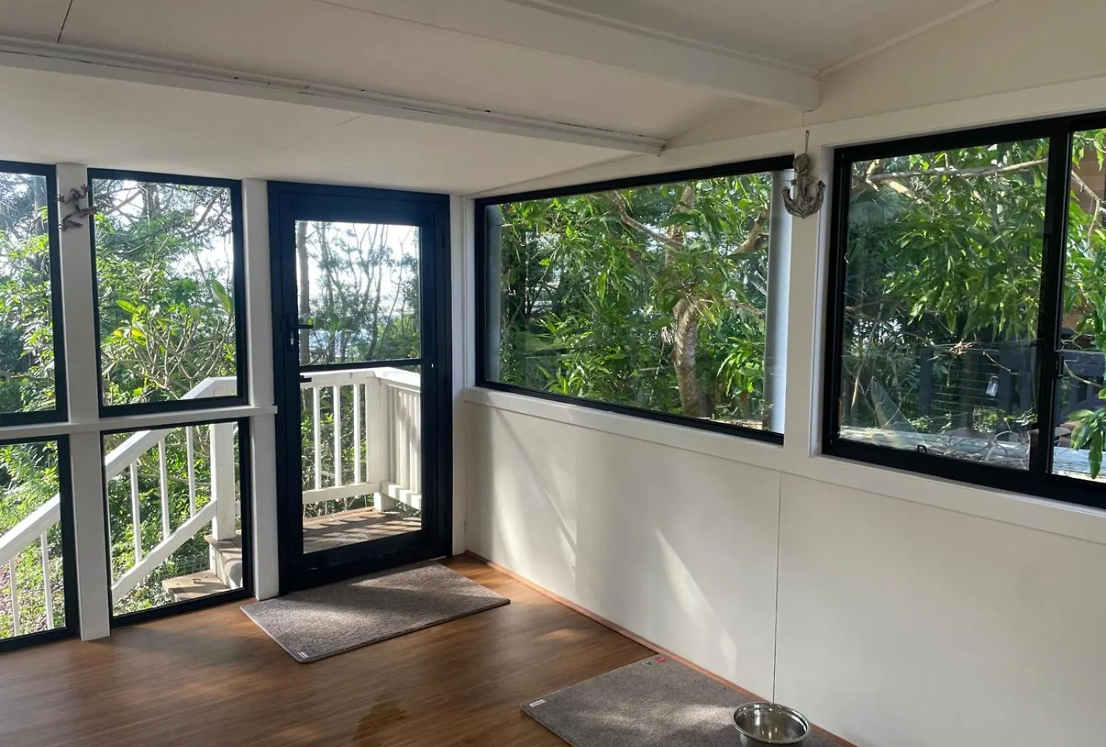 Pet Friendly Beachfront Home- Sleeps 8 Toogoom 0*,