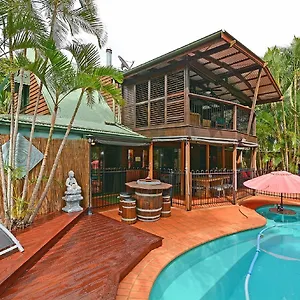 Holiday home Bali On The Absolute Frontage-lawn Access, Toogoom